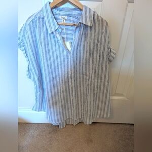 NWT a.n.a. size 0X blue and white striped 99% cotton short- sleeve button-down